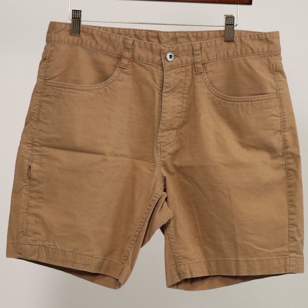 North Face 7” Motion Shorts - Size 32”